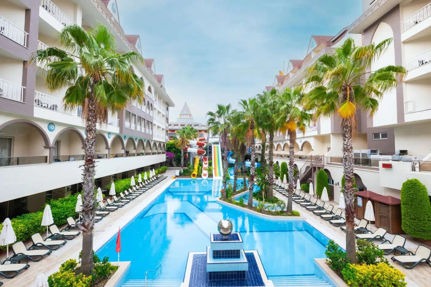 Side Crown Palace Pool