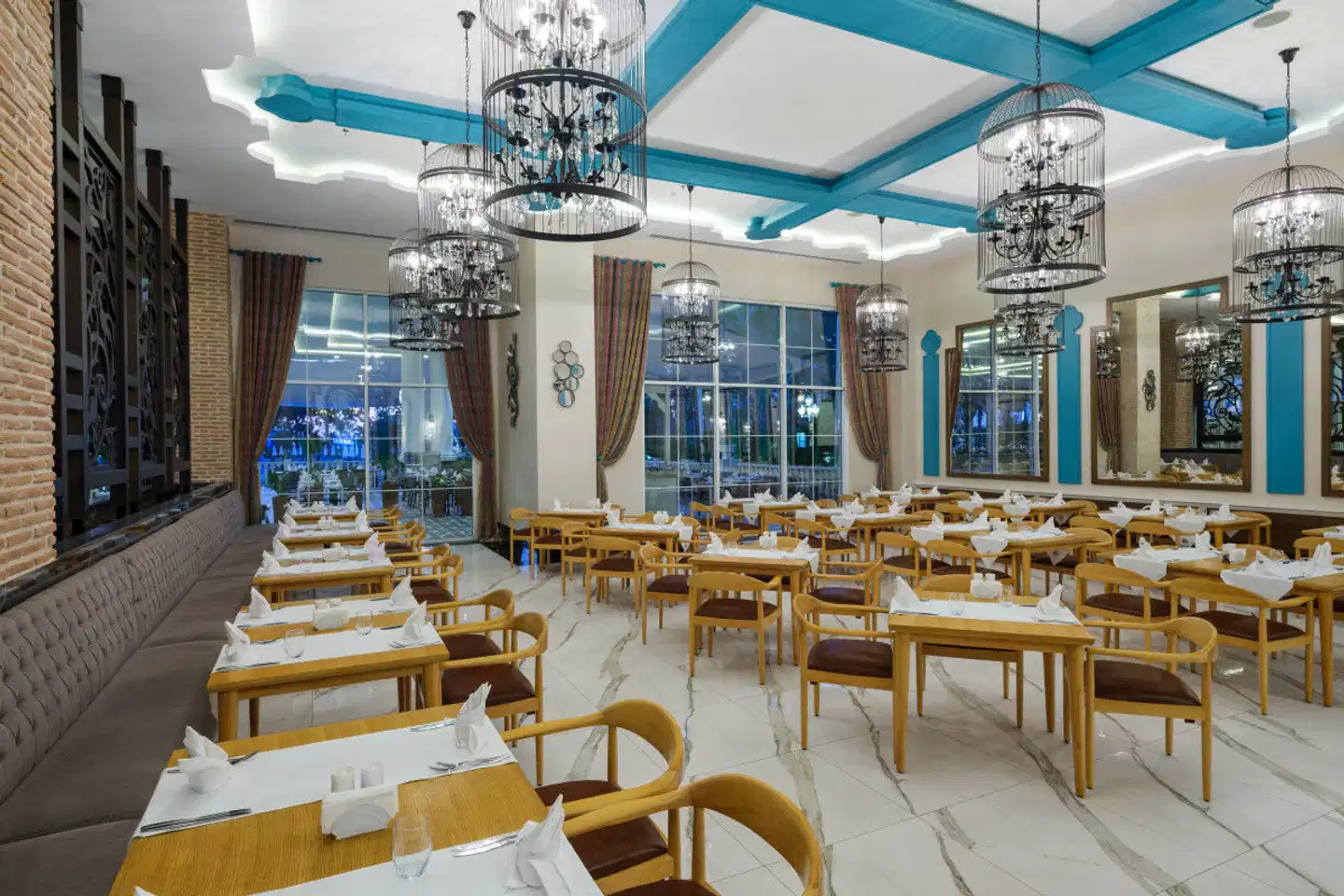 Rubi Platinum Spa Resort & Suites Bar