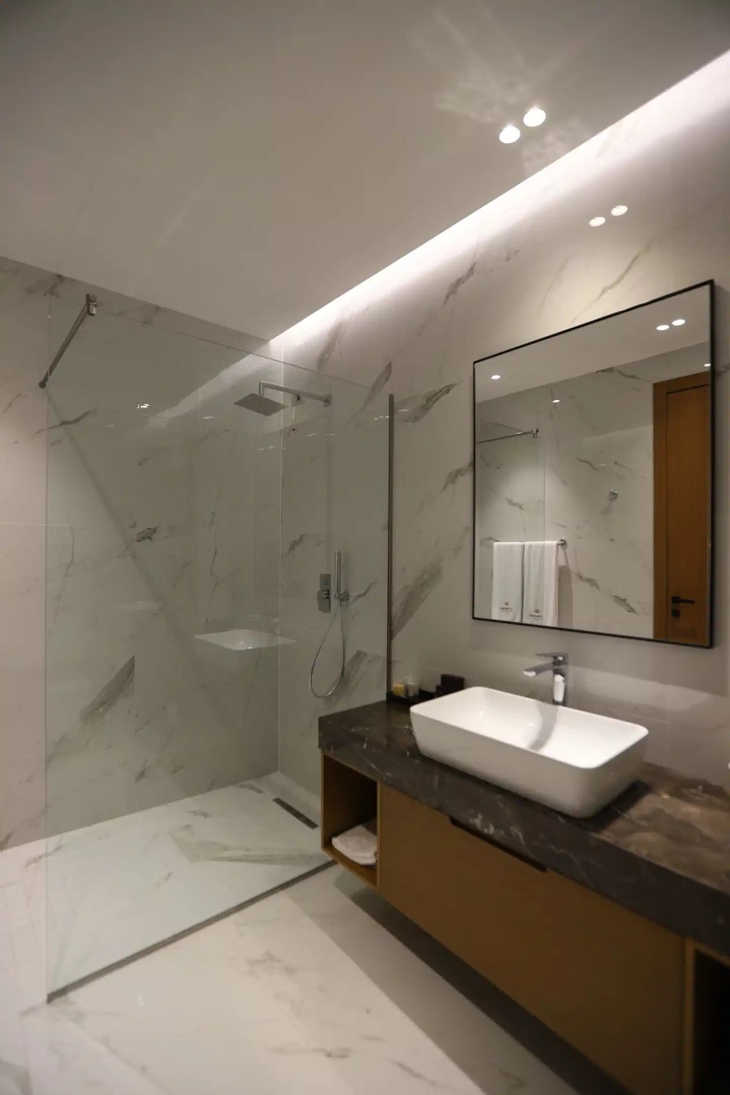 Supreme Hotel Badezimmer