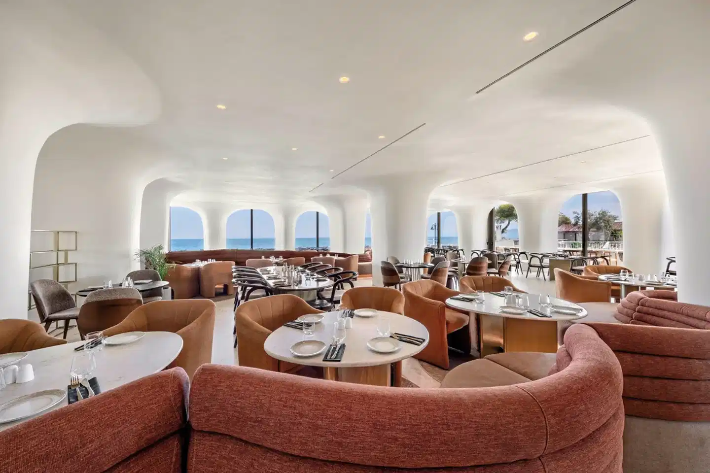 Isla Brown Corinthia Resort & Spa, Curio Collection by Hilton Lobby