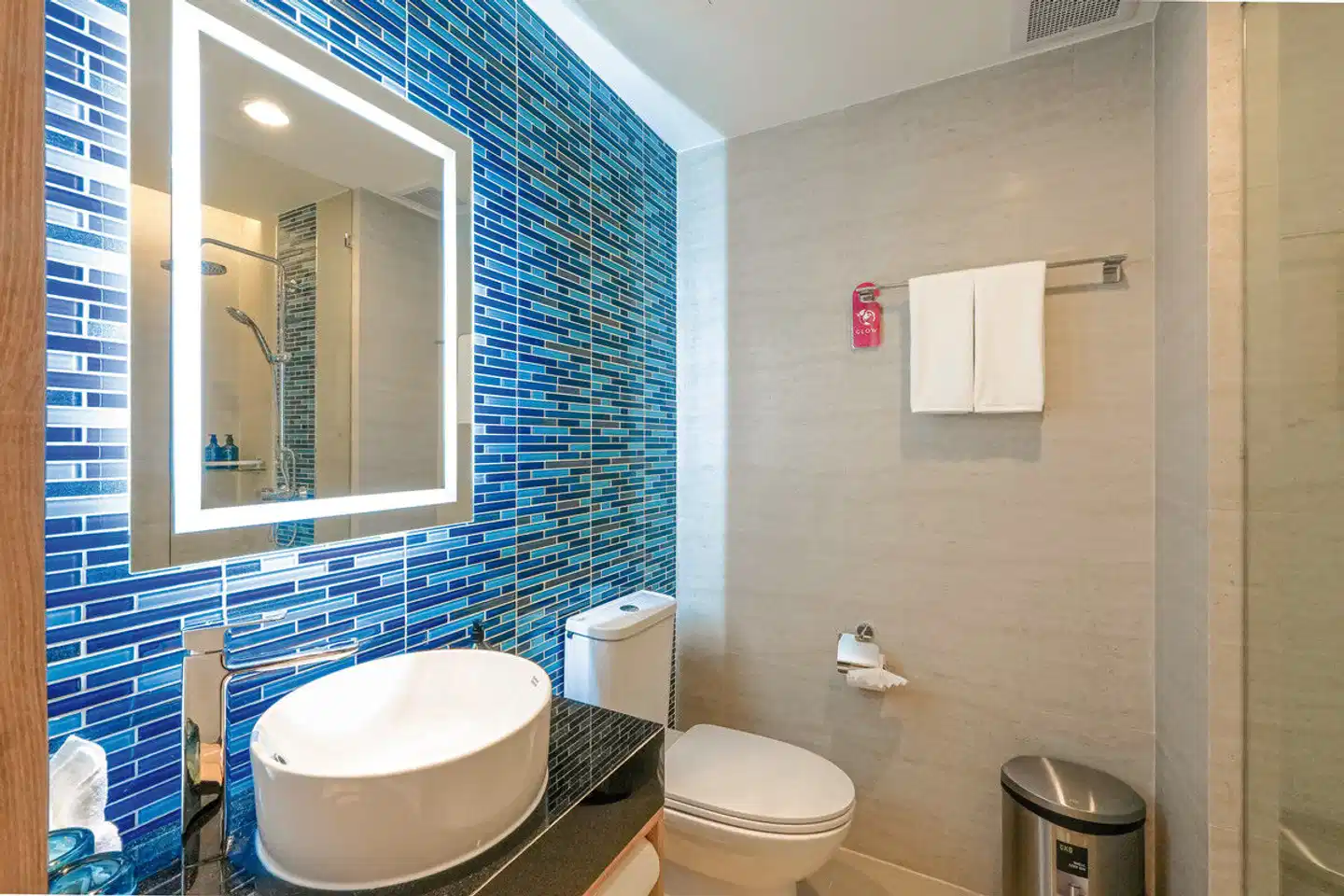 GLOW Bangkok Riverside Badezimmer