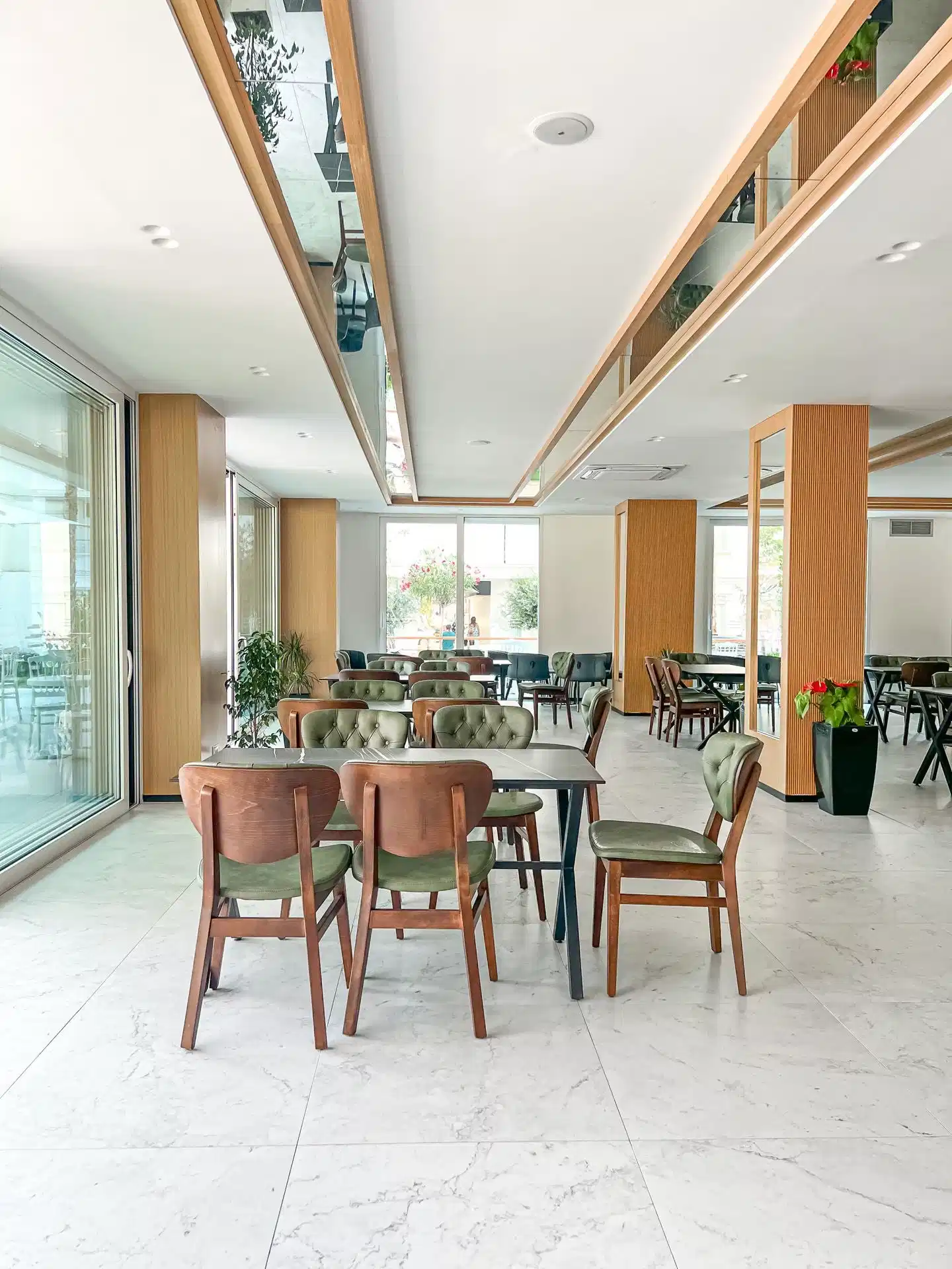 Fafa Aqua Blue Hotel Restaurant