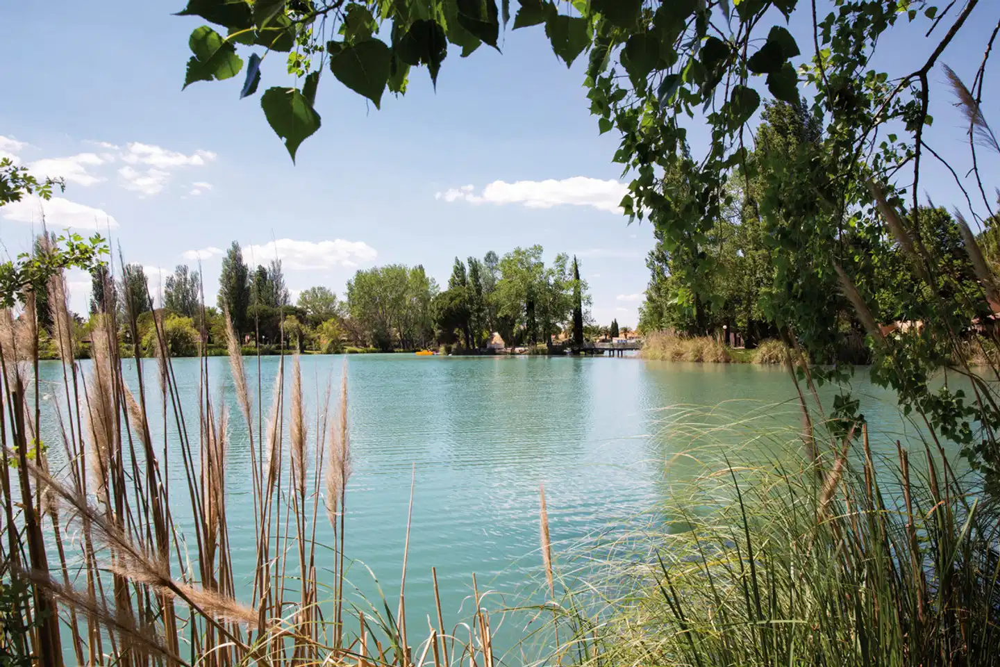 SOWELL HÔTELS LOlivier & SOWELL Family Les Amandiers Landschaft