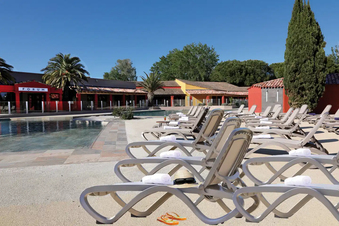 SOWELL HÔTELS LOlivier & SOWELL Family Les Amandiers Terrasse