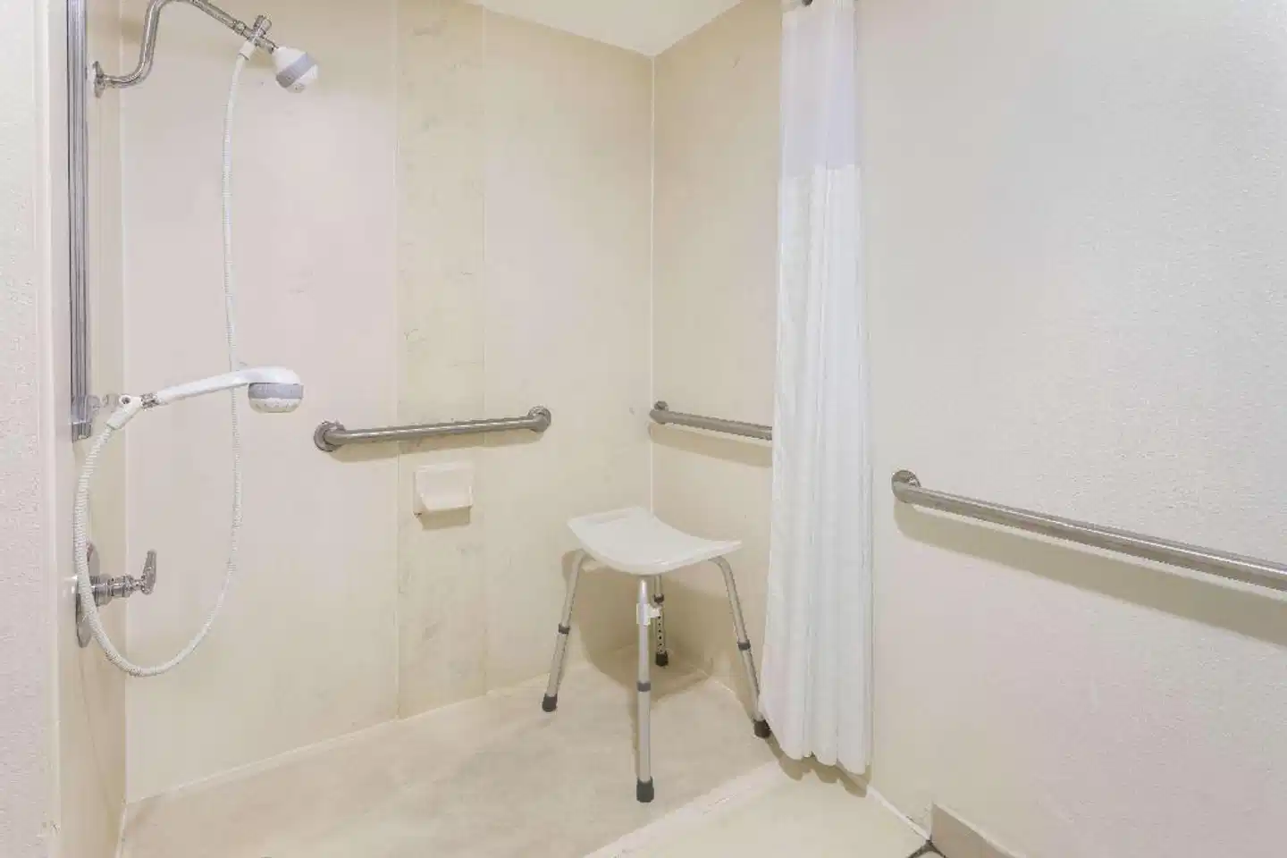 Baymont by Wyndham Orangeburg North Badezimmer