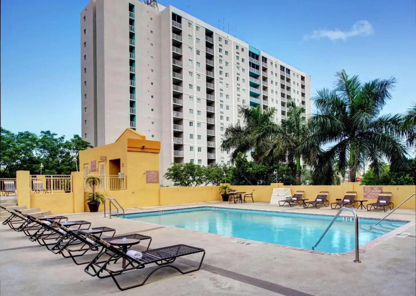 Hampton Inn & Suites Miami-Airport South-Blue Lagoon Aussenansicht