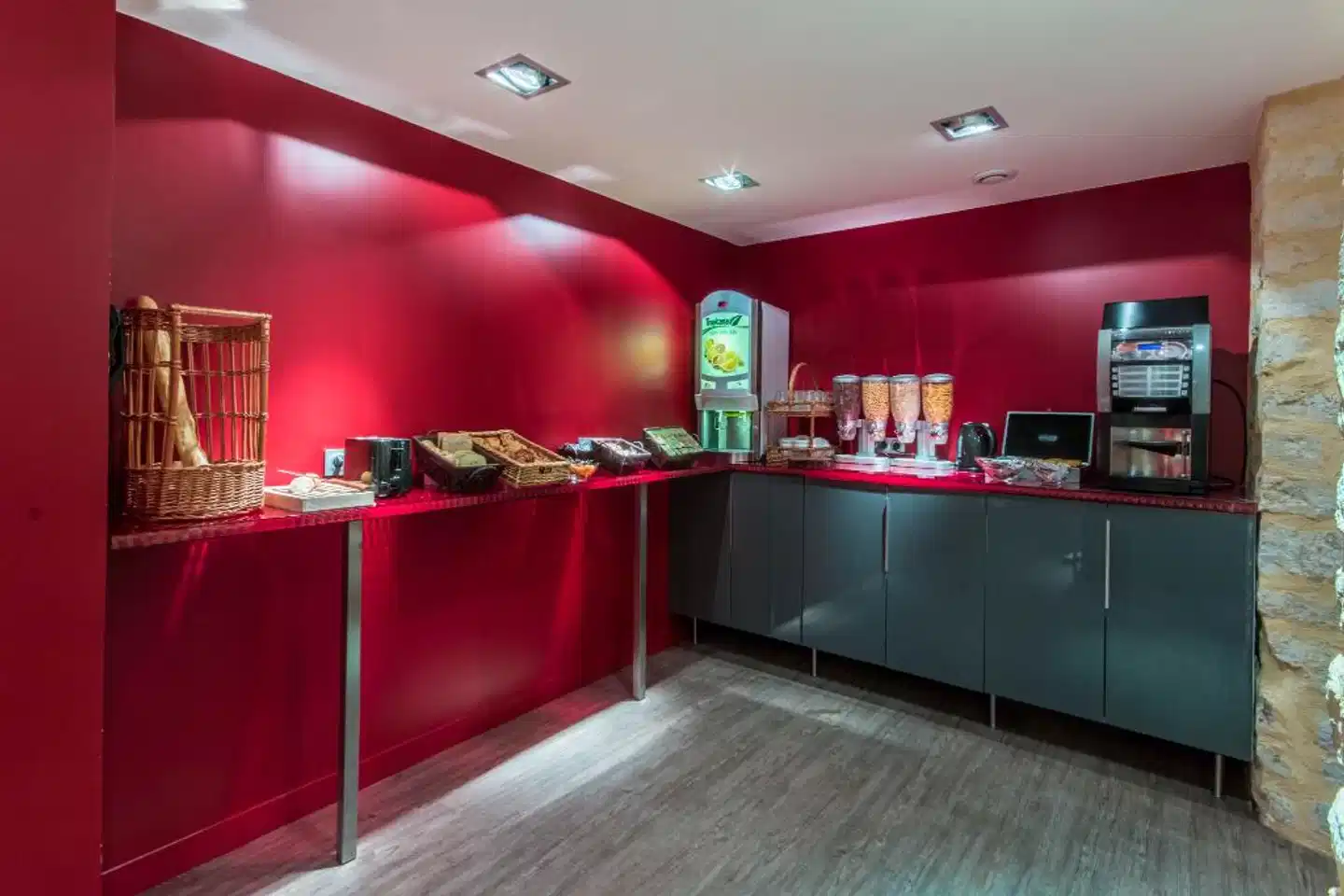 Posy Hotel by HappyCulture Lobby