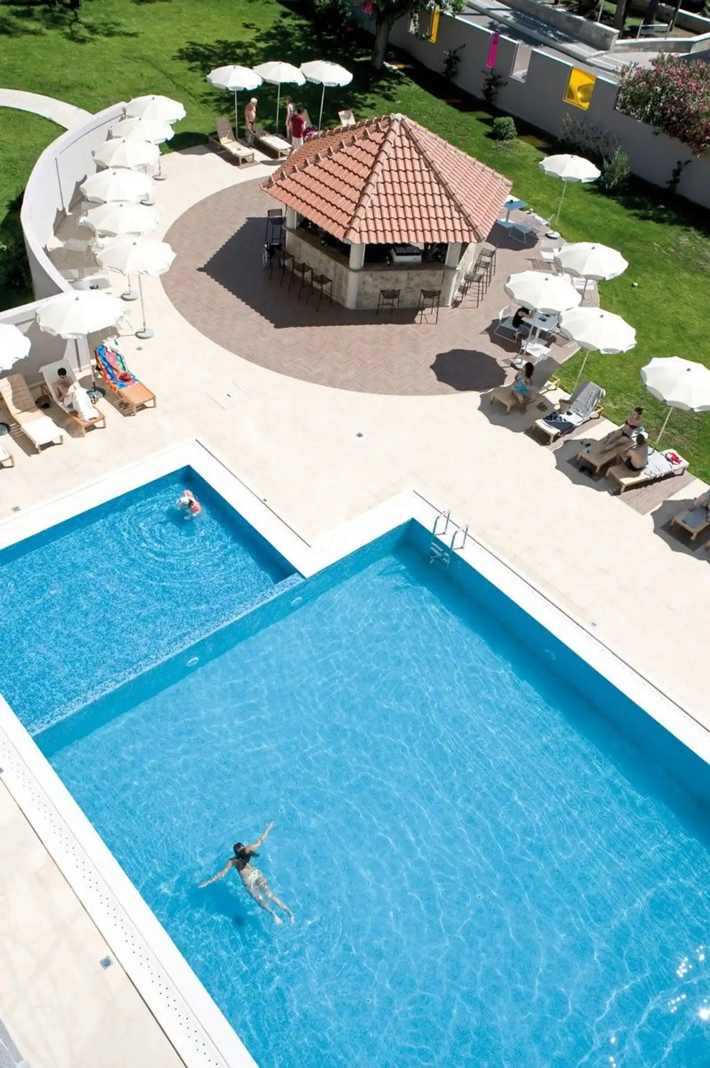 Hotel Tara Pool