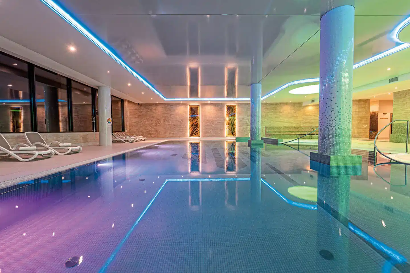 Vestina Wellness & SPA Hotel Hallenbad