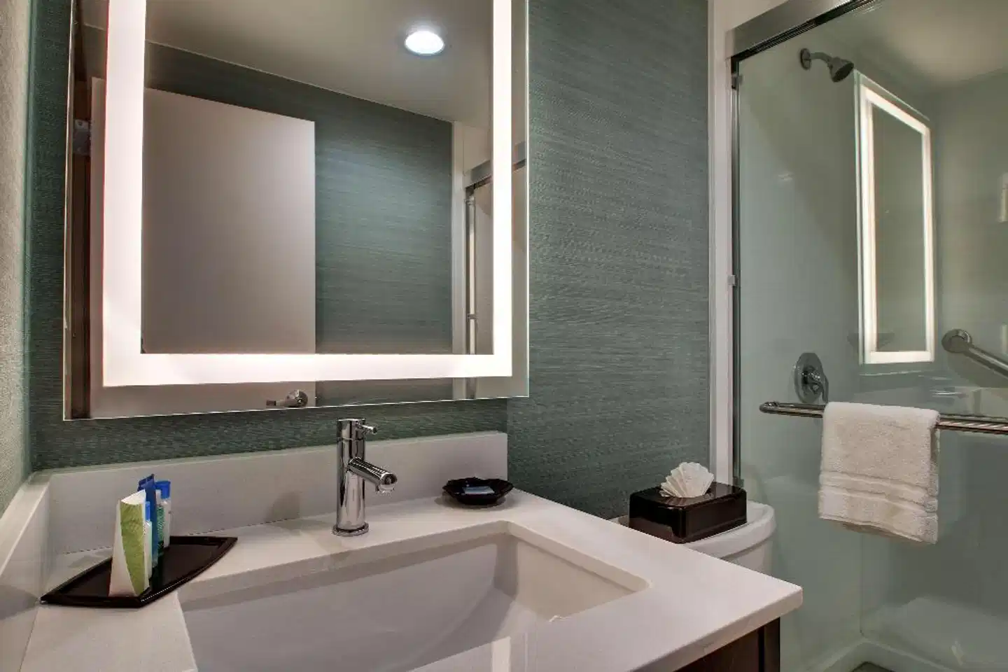 Best Western Plus New Englander Badezimmer