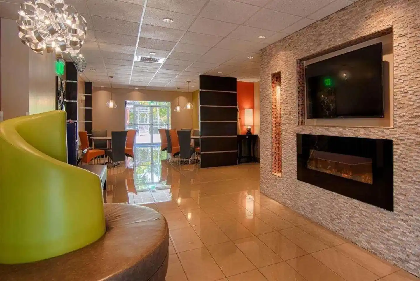 Days Inn & Suites by Wyndham Bonita Springs North Naples Lobby