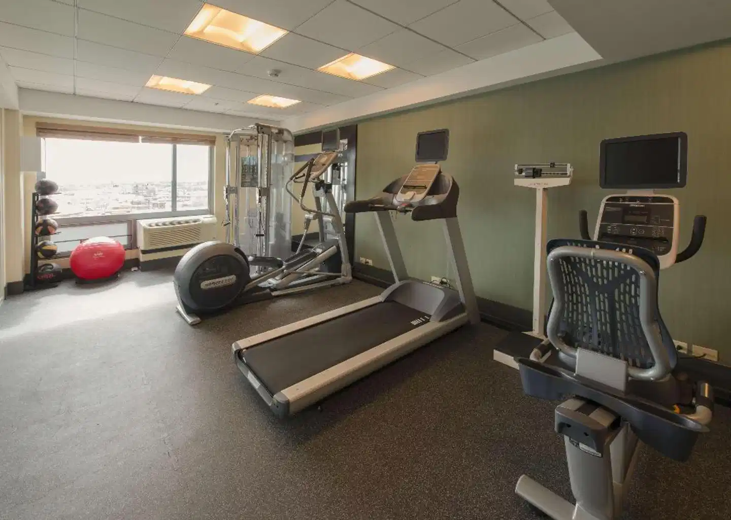 Hampton Inn & Suites Boston Crosstown Center Sport und Entertainment