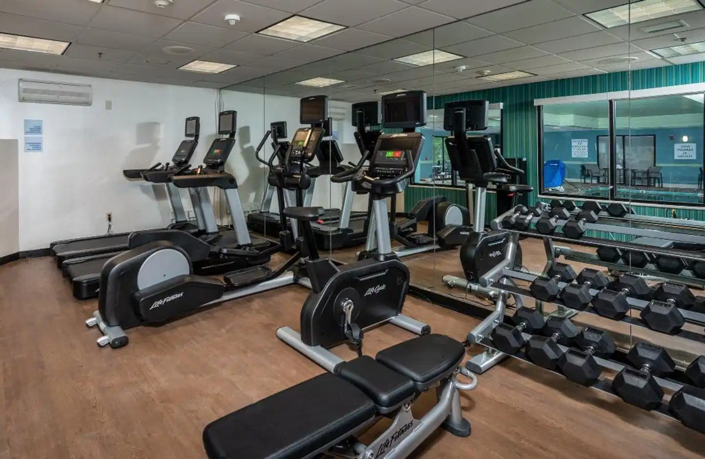 Holiday Inn Express Newport North - Middletown Sport und Entertainment