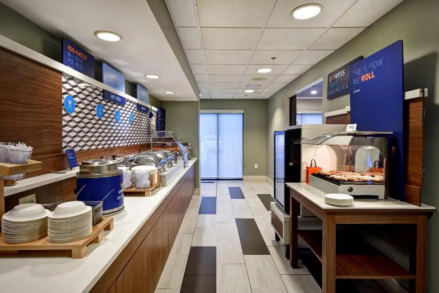 Holiday Inn Express Newport North - Middletown Lobby