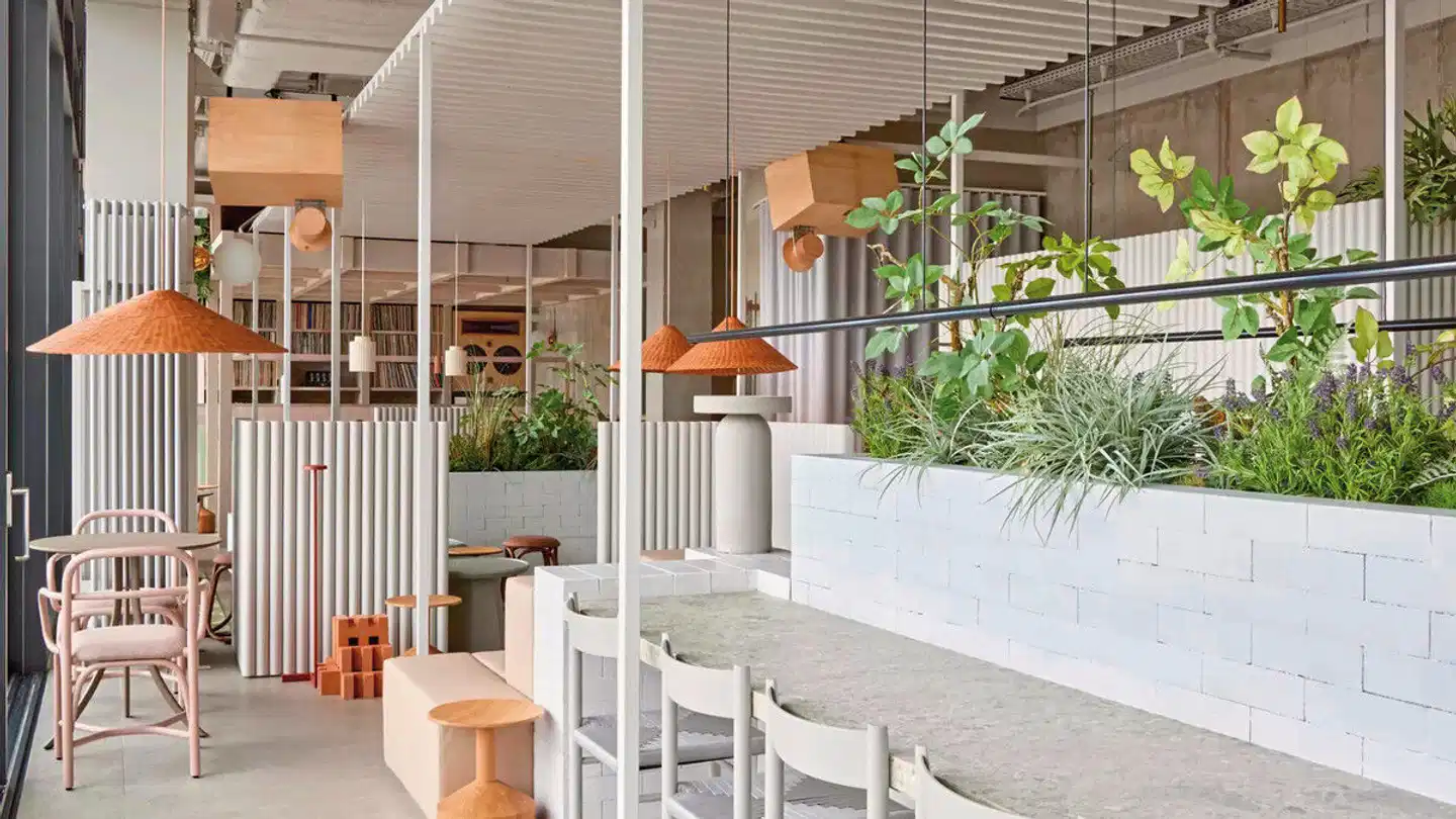 Locke at East Side Gallery - inkl. Ticket NBA Berlin Game Terrasse