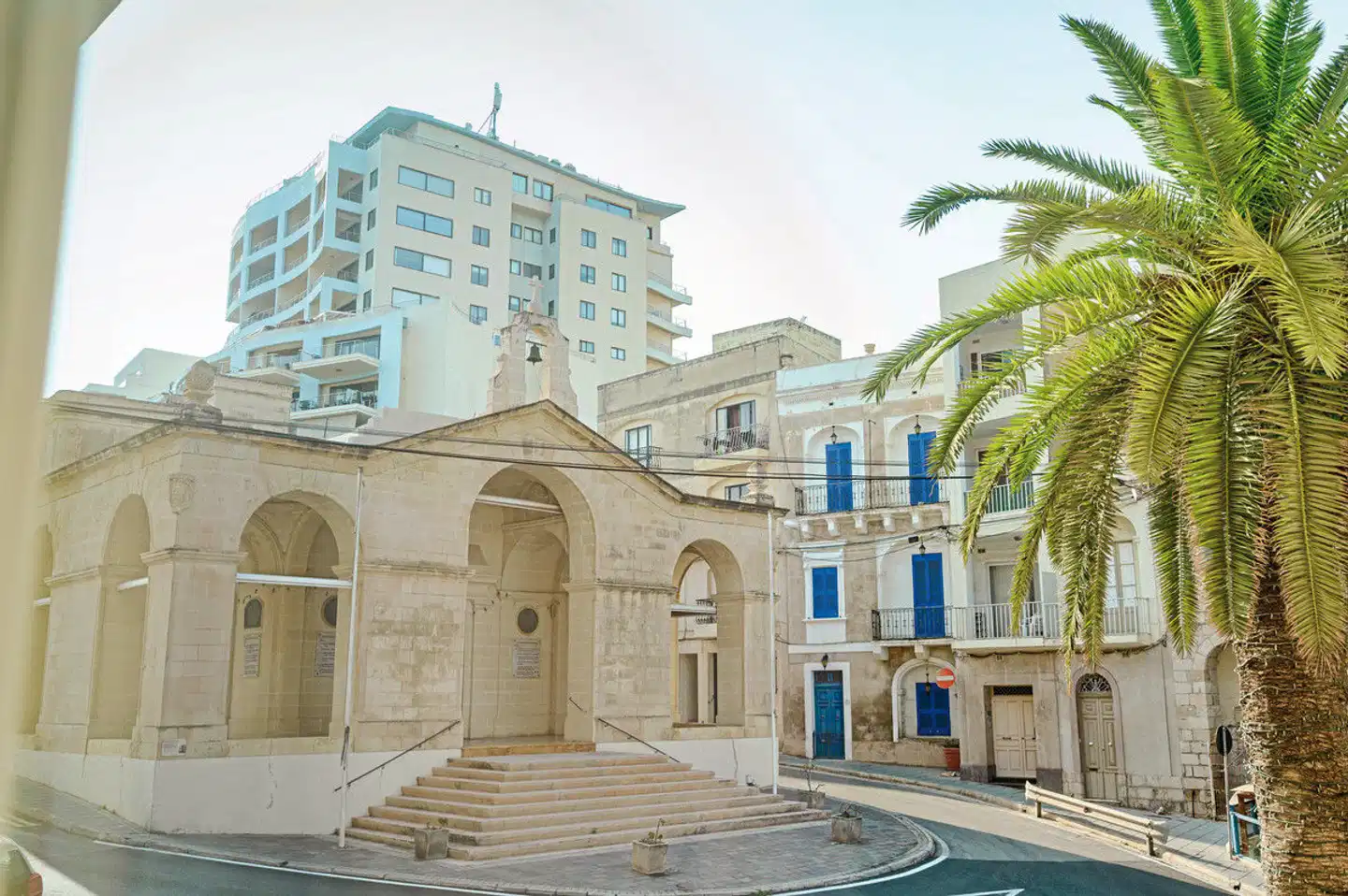 Gillieru Harbour Aussenansicht