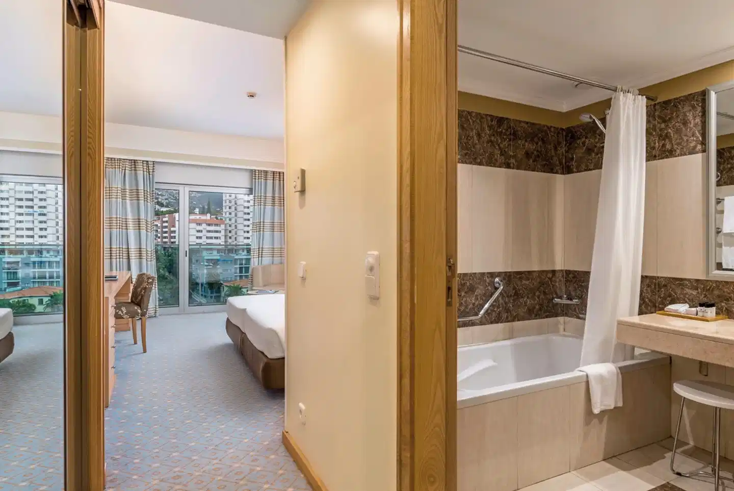 Pestana Carlton Madeira Premium Ocean Resort Badezimmer