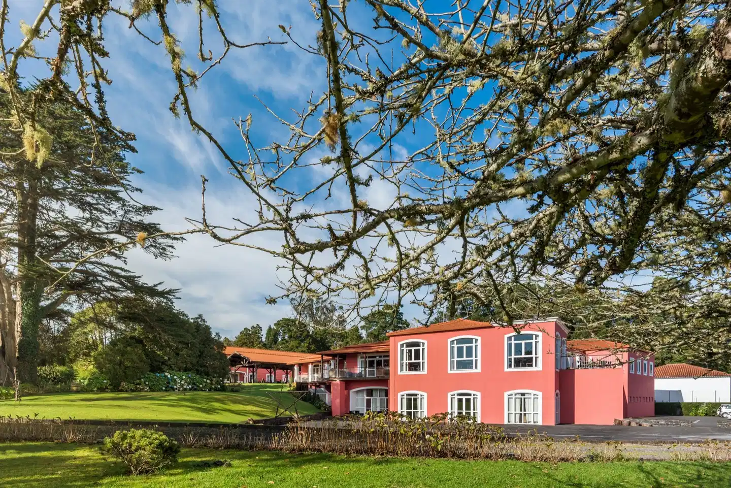 Enotel Santo da Serra Aussenansicht