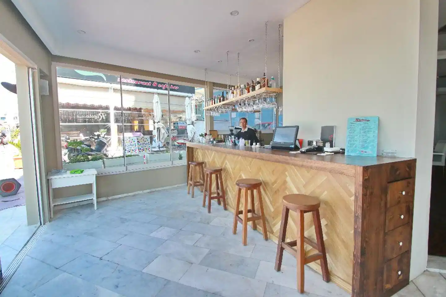 Jura Hotels Ada Beach Bar