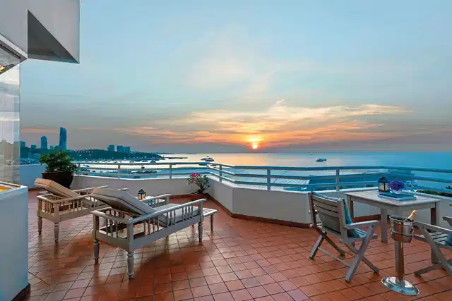 Avani Pattaya Resort Terrasse