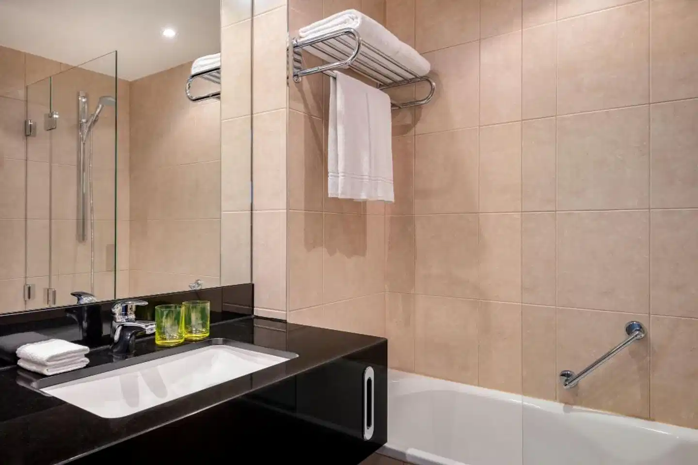 Four Points by Sheraton Munich Arabellapark Badezimmer