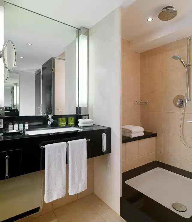 Four Points by Sheraton Munich Arabellapark Badezimmer