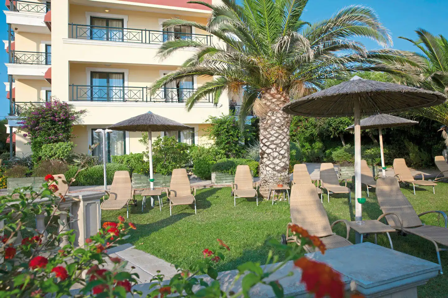 Ramada Athens Attica Riviera Garten