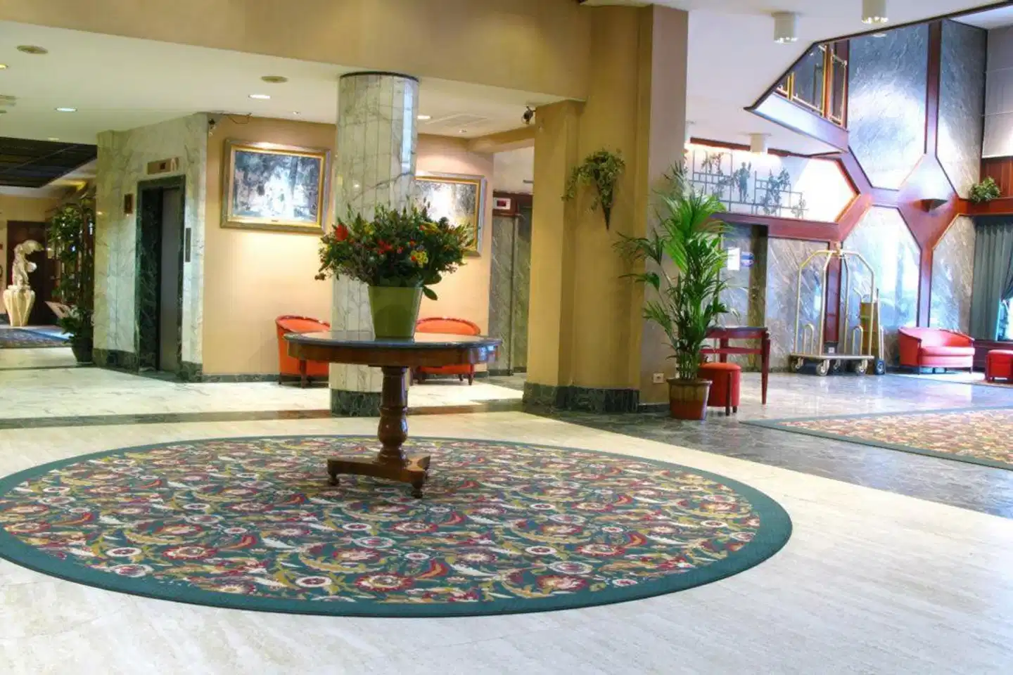 Bedford Hotel & Congress Centre Lobby