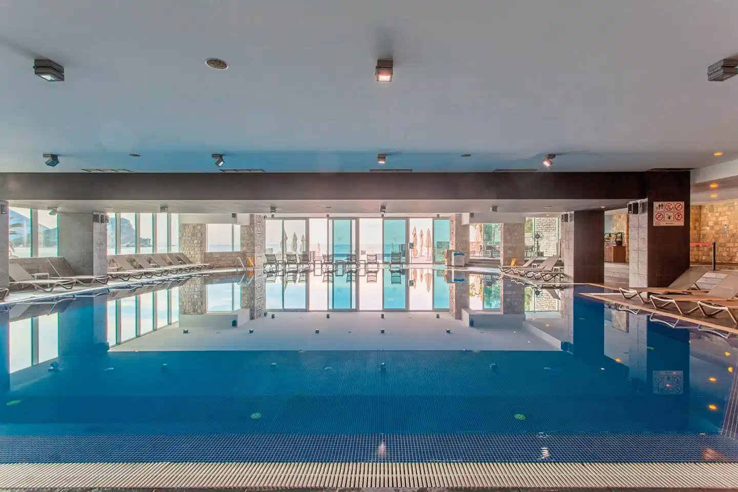 Avala Resort & Villas Hallenbad