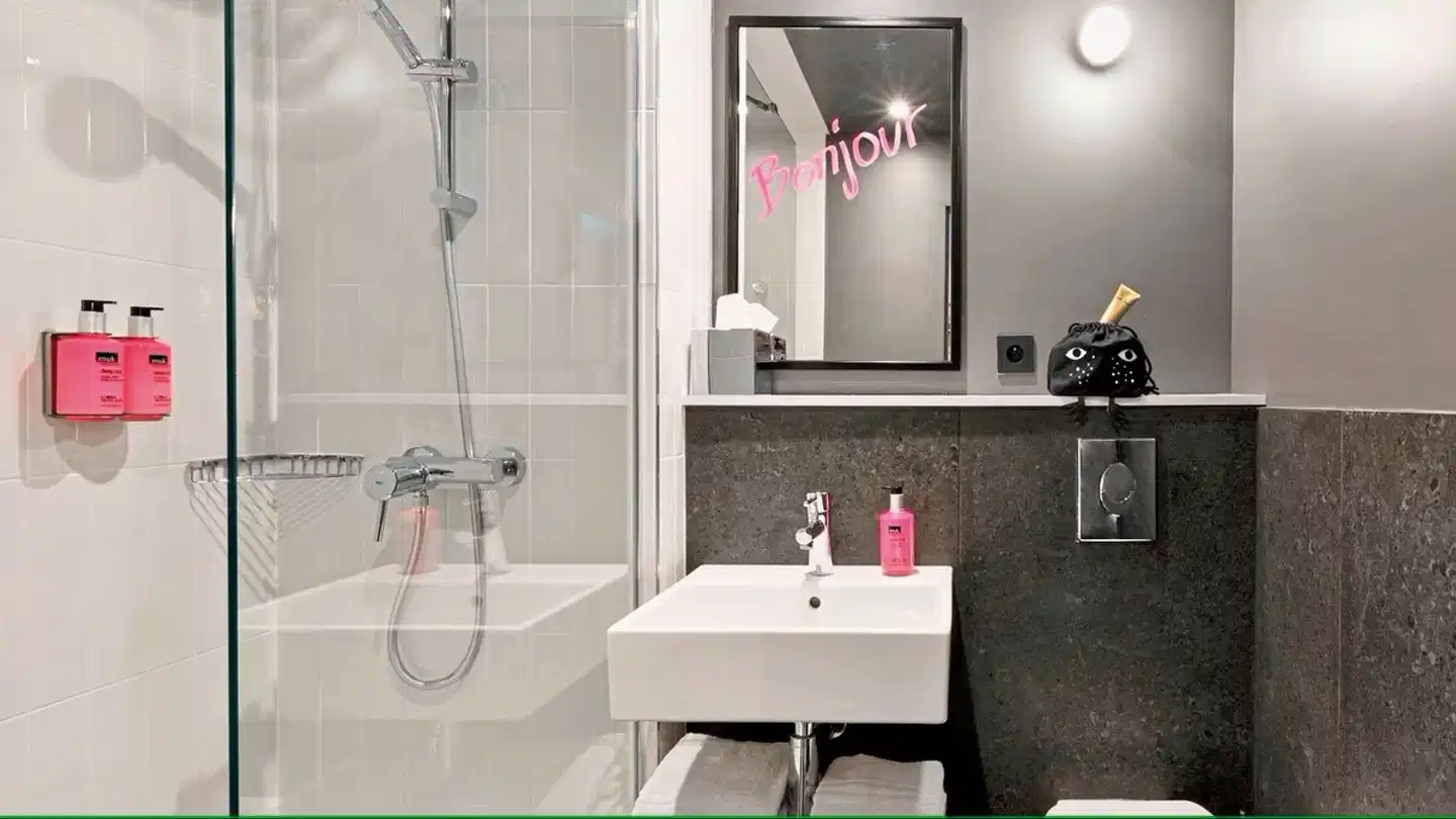 Moxy Paris Bastille Badezimmer
