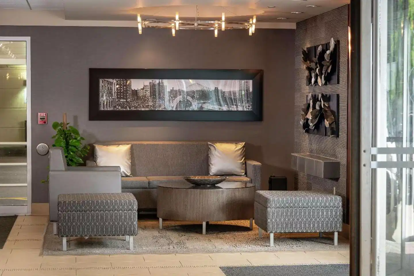 DoubleTree by Hilton Cleveland/Downtown Lakeside Lobby