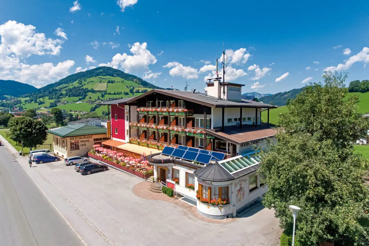 Hotel Harfenwirt & Nebenhaus Aussenansicht