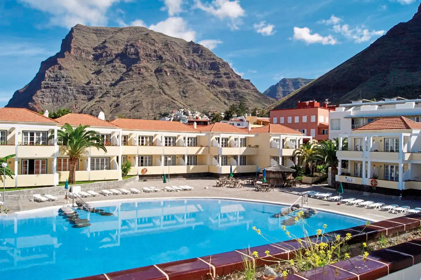 Apartamentos Checkin Laurisilva Pool