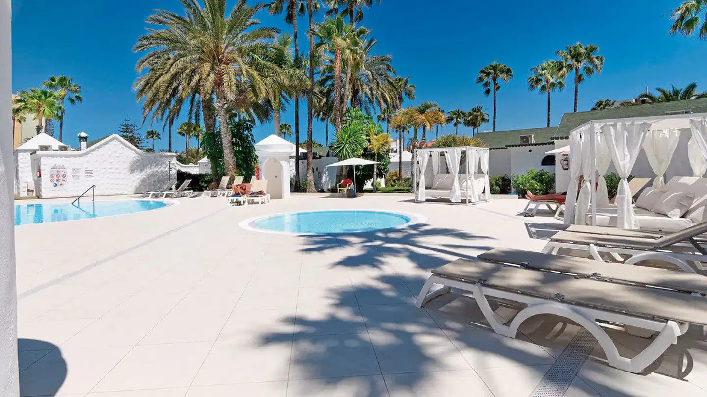 Parque del Paraiso II Pool