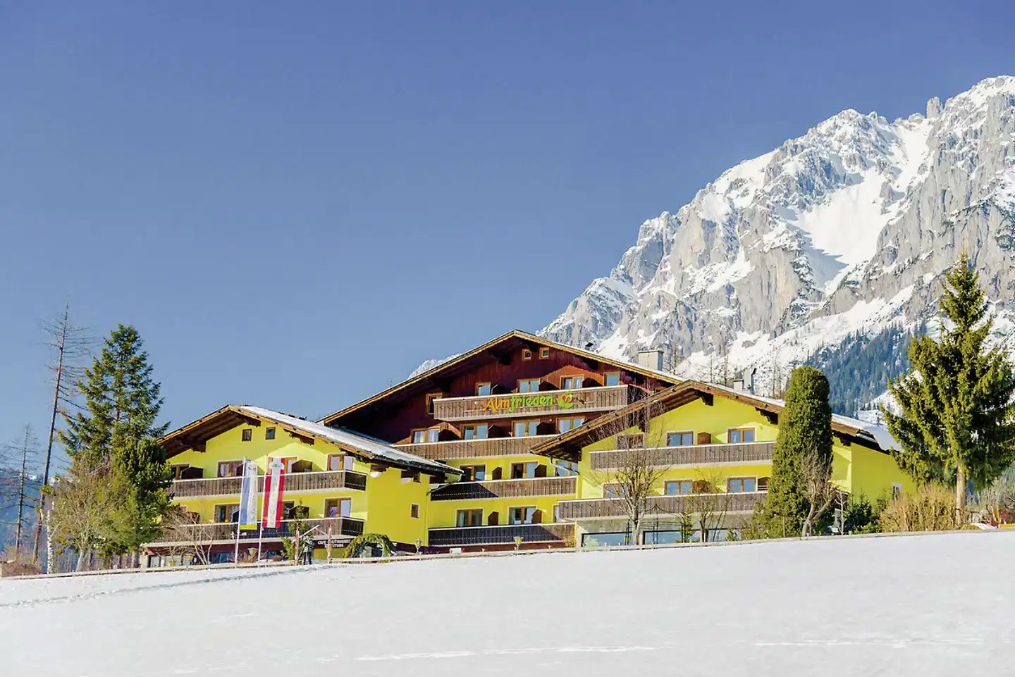 Landhotel Almfrieden Aussenansicht