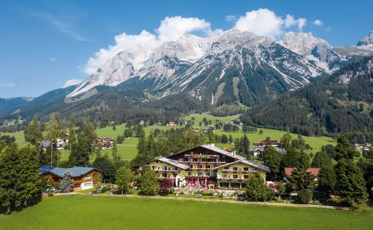 Landhotel Almfrieden Aussenansicht