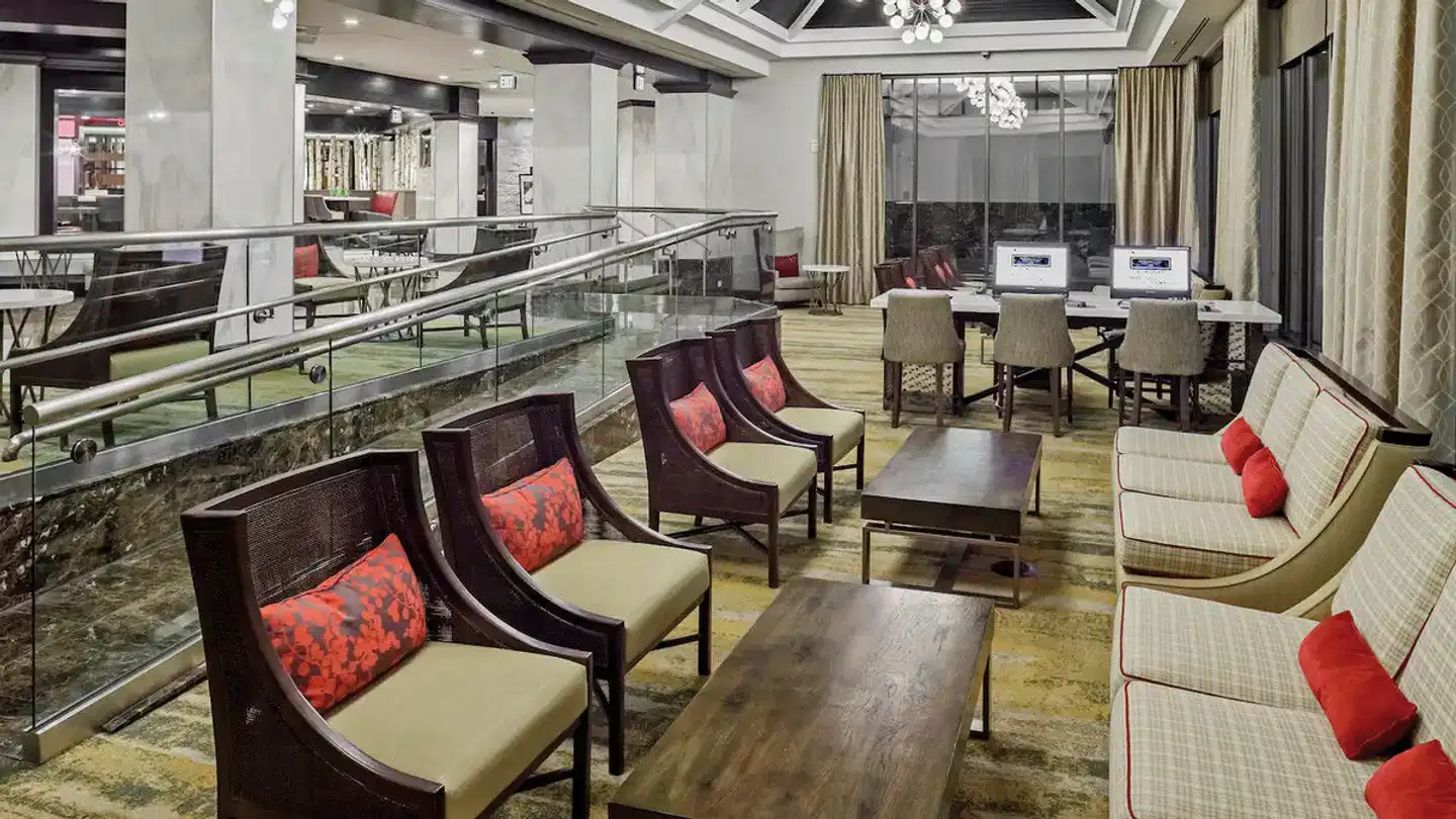 DoubleTree by Hilton Hotel Denver Bar