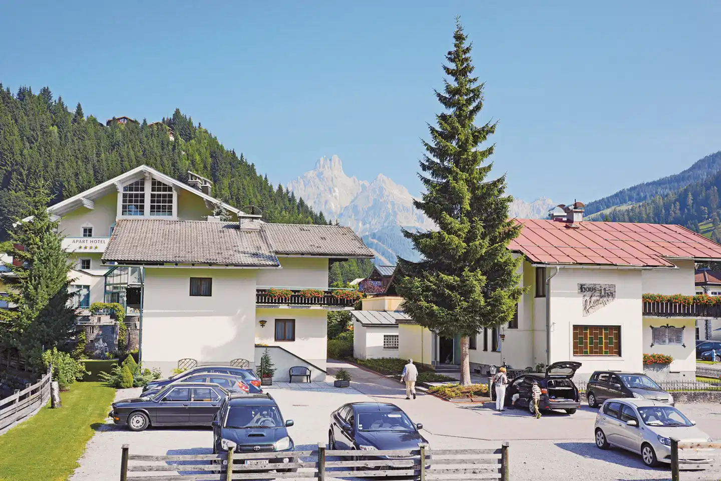 Appartementanlage Alpina & Nebenhäuser Aussenansicht