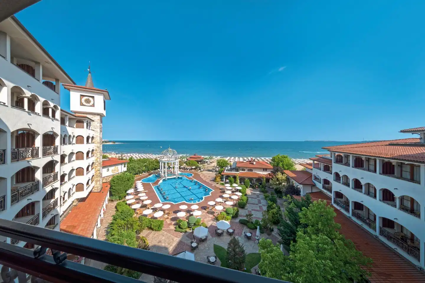 Helena Sands OUTDOOR