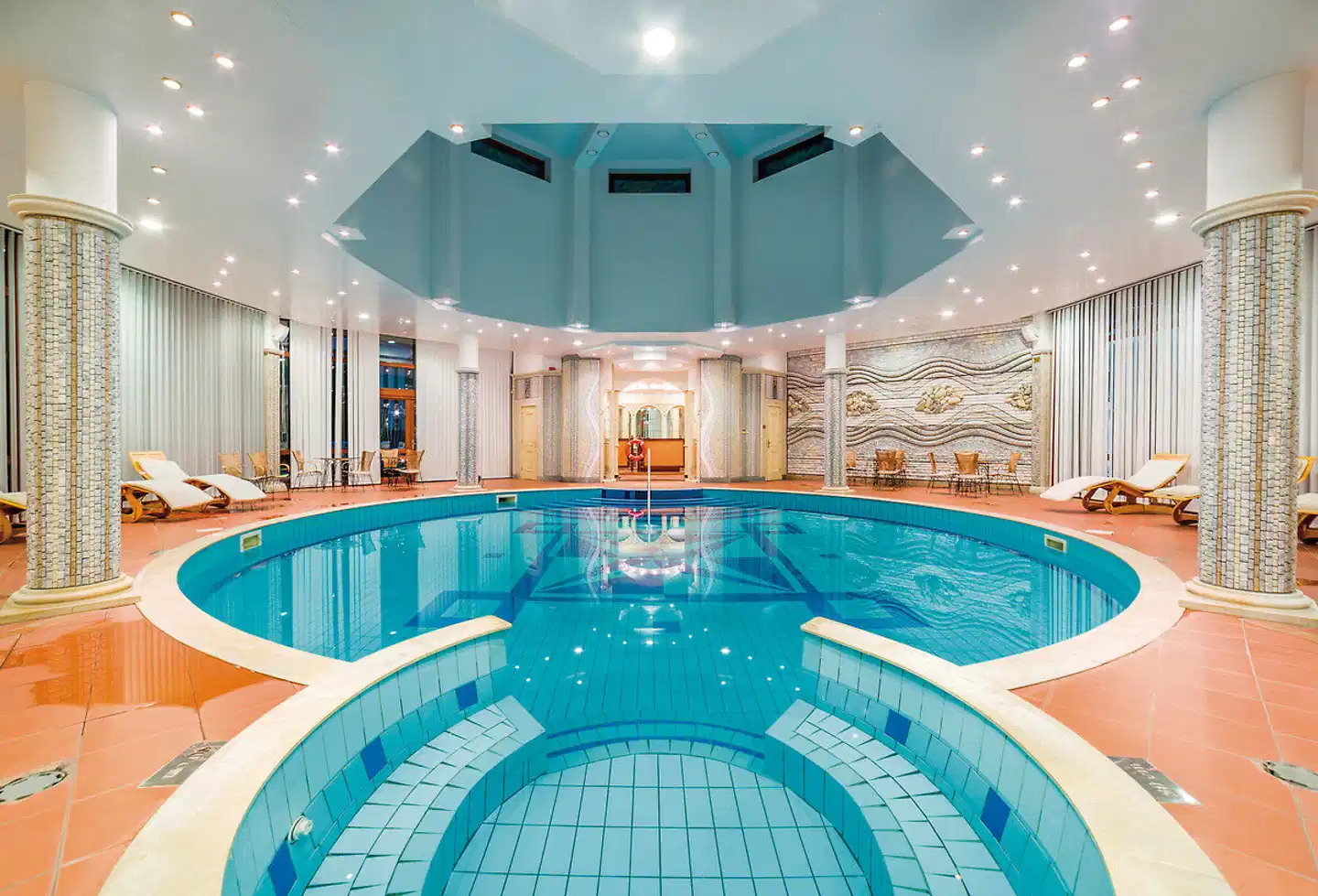 Helena Sands INDOOR_POOL