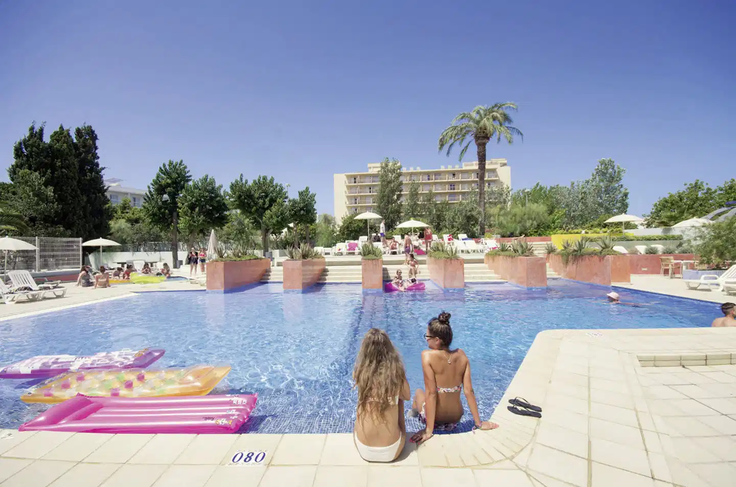 azuLine Pacific Strand