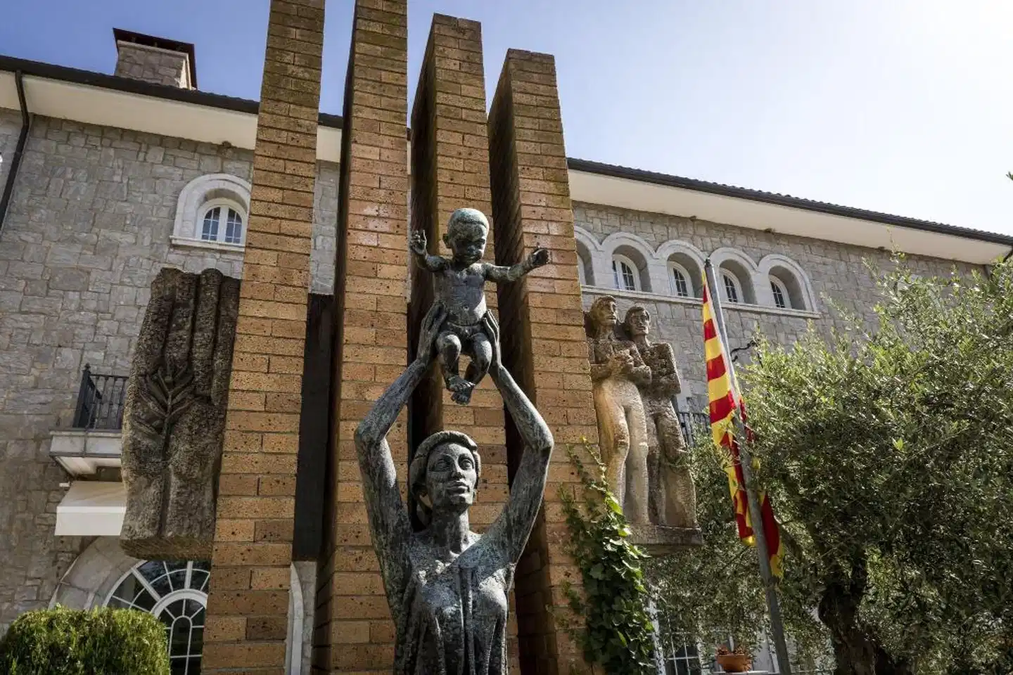 Parador de Vic-Sau Aussenansicht