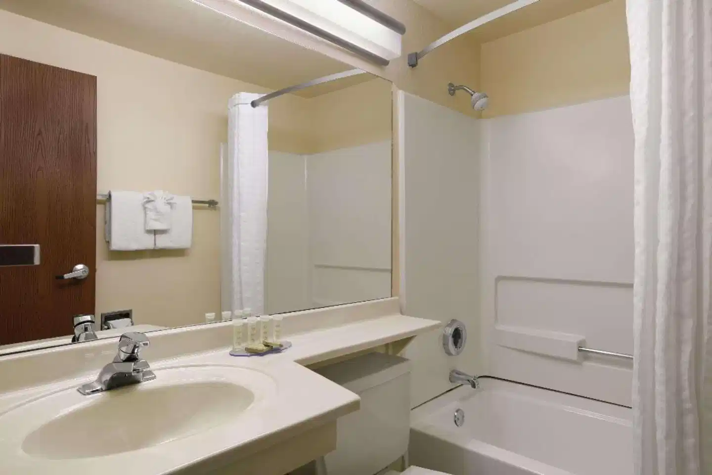 Super 8 by Wyndham Cheyenne WY Badezimmer