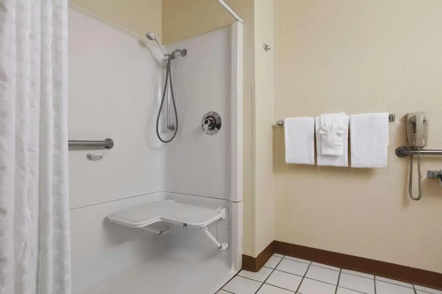 Super 8 by Wyndham Cheyenne WY Badezimmer