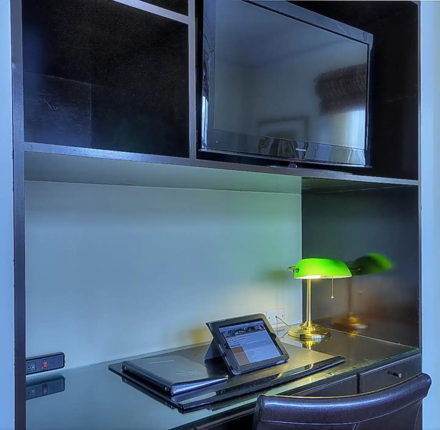 Executive Hotel Vintage Court Lobby