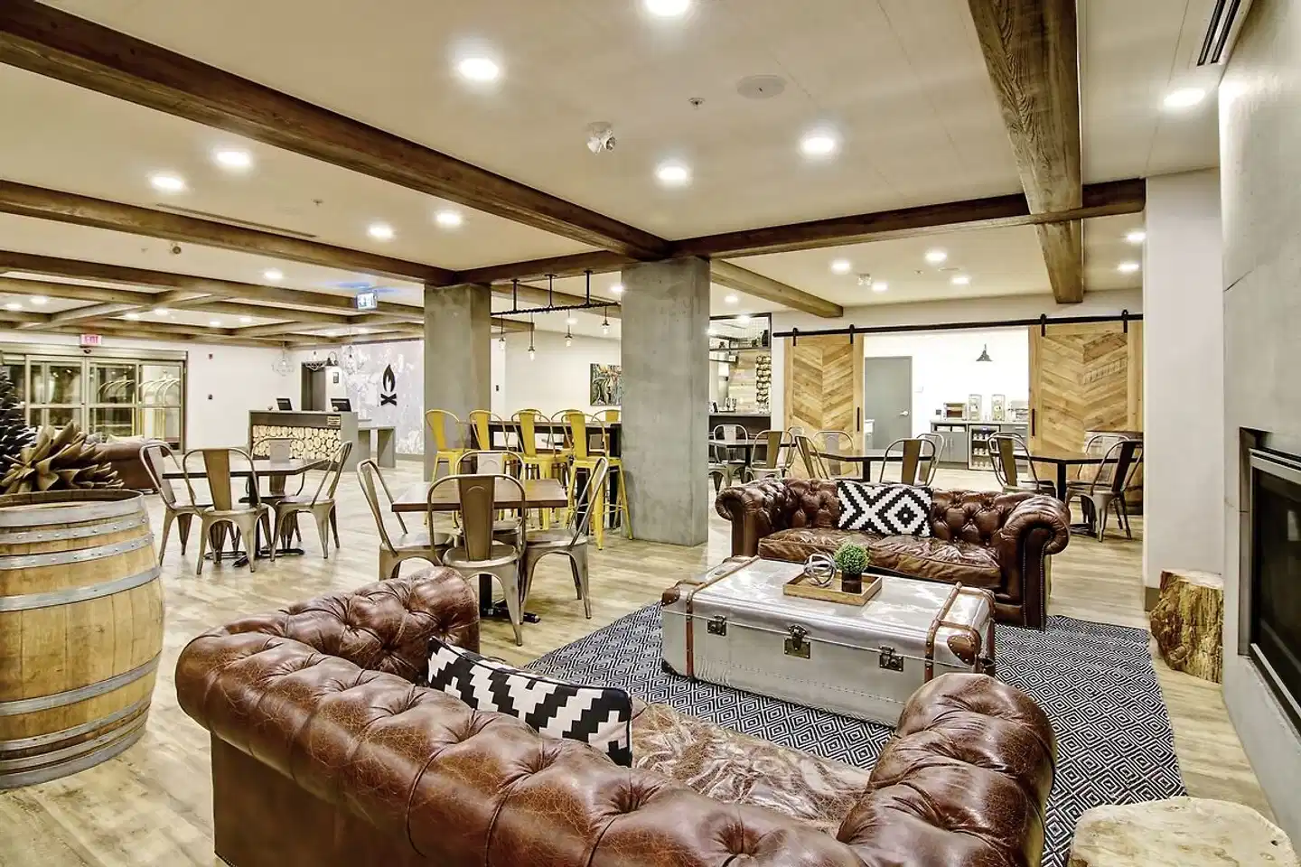 Canalta Lodge Banff Lobby