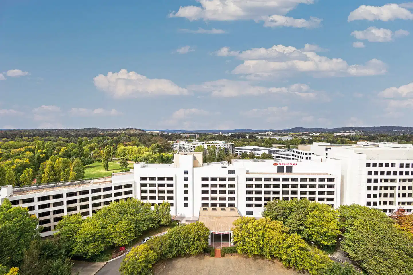 Crowne Plaza Canberra Aussenansicht
