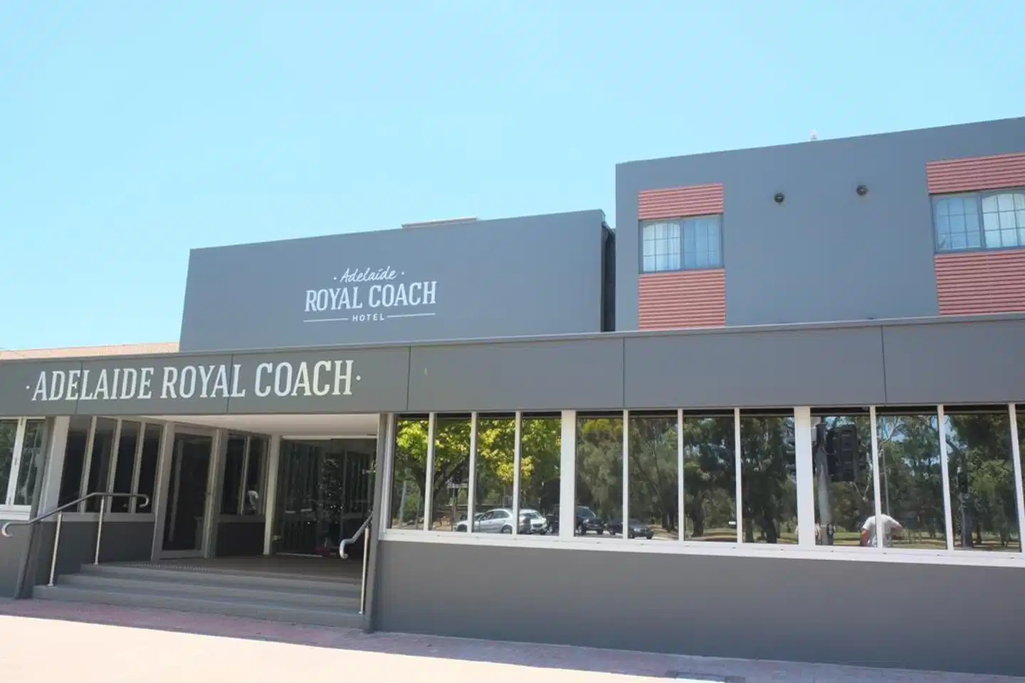 Adelaide Royal Coach Aussenansicht