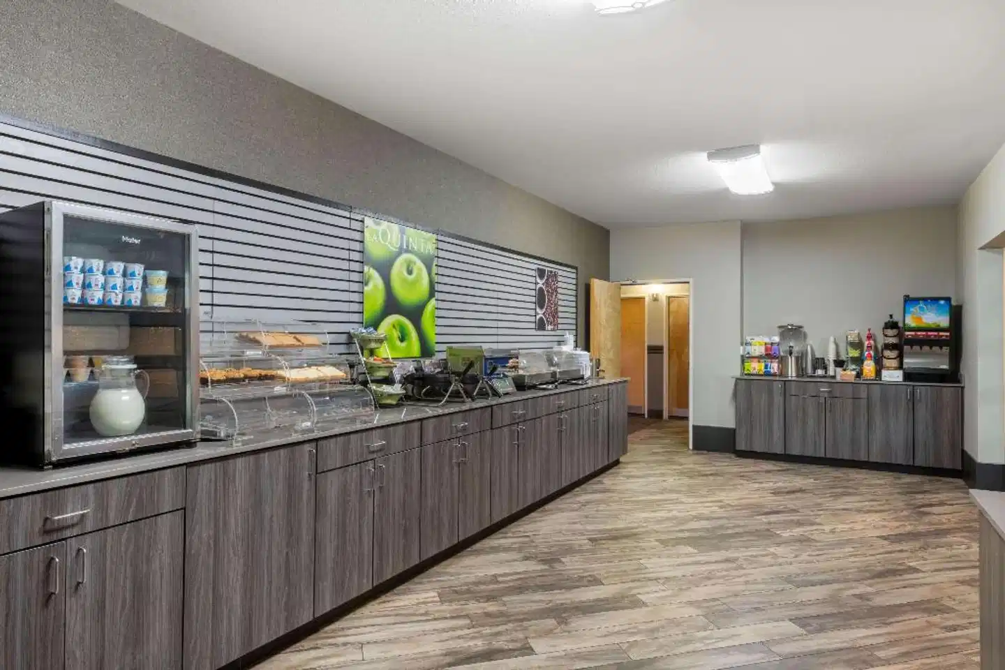 La Quinta Inn & Suites by Wyndham Fairbanks Airport Lobby