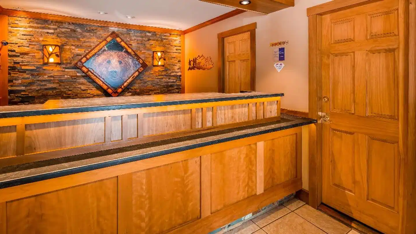 Best Western Adirondack Inn Lobby